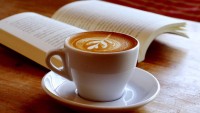 kitap içerken kahve okumak şart mıdır?