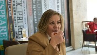 Satır Başı Sohbetleri: Özlem Tezcan Dertsiz, İlkiz Kucur ile konuştu…